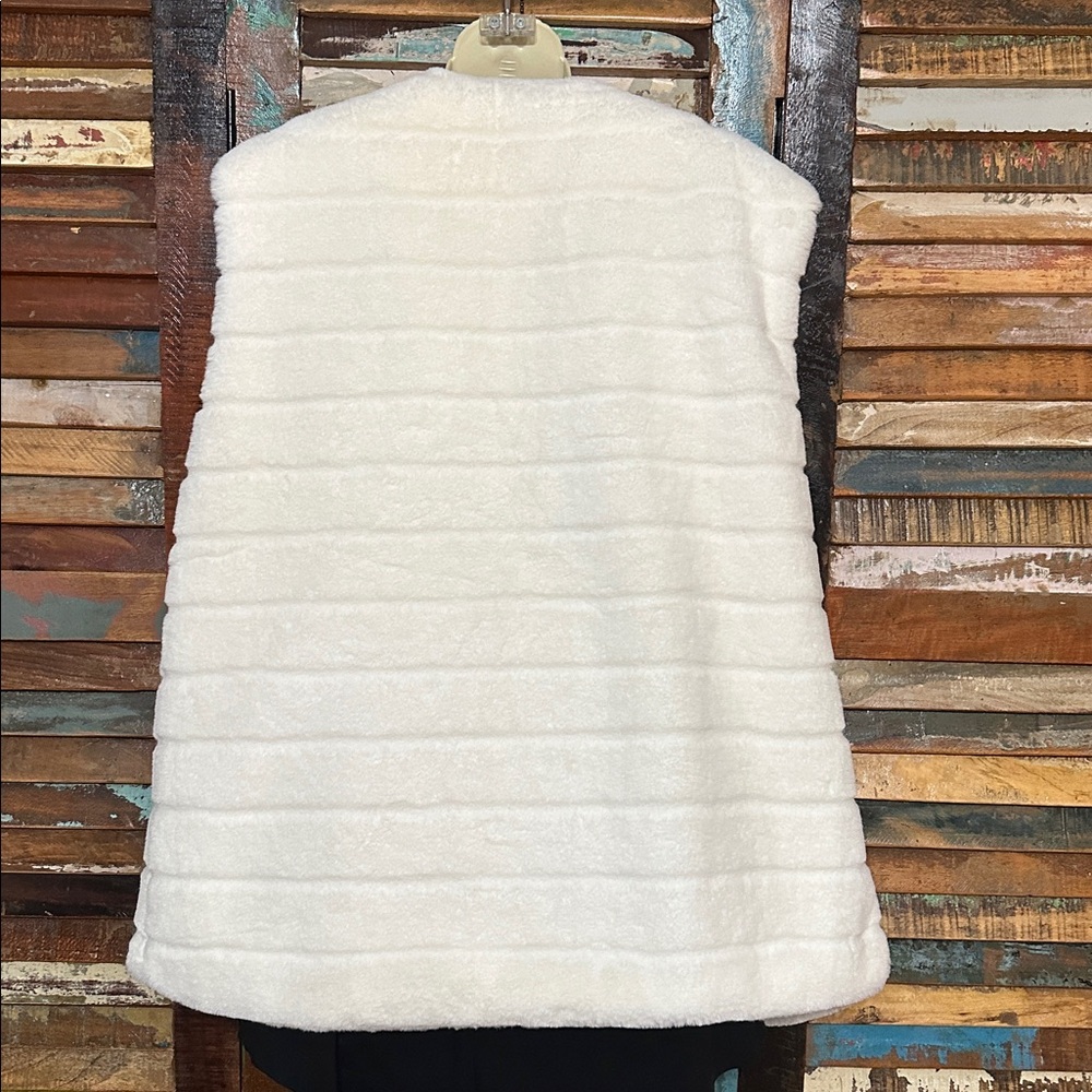 POL Cream Faux Fur Vest size Small - Picture 2 of 4